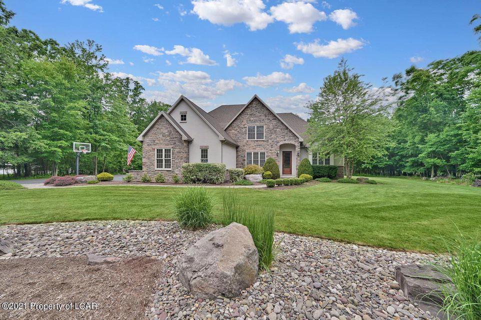 SPECTACULAR CUSTOM BUILT HOME