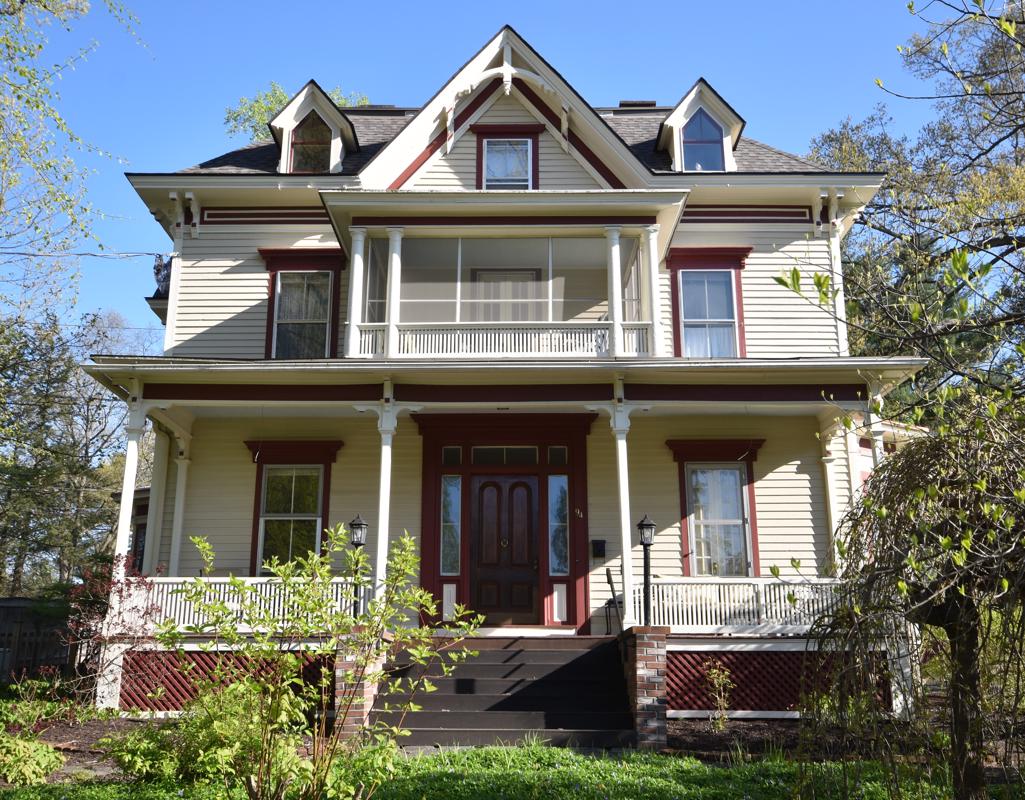 STYLISTIC ECLECTIC DOWNTOWN AMHERST Massachusetts Luxury Homes