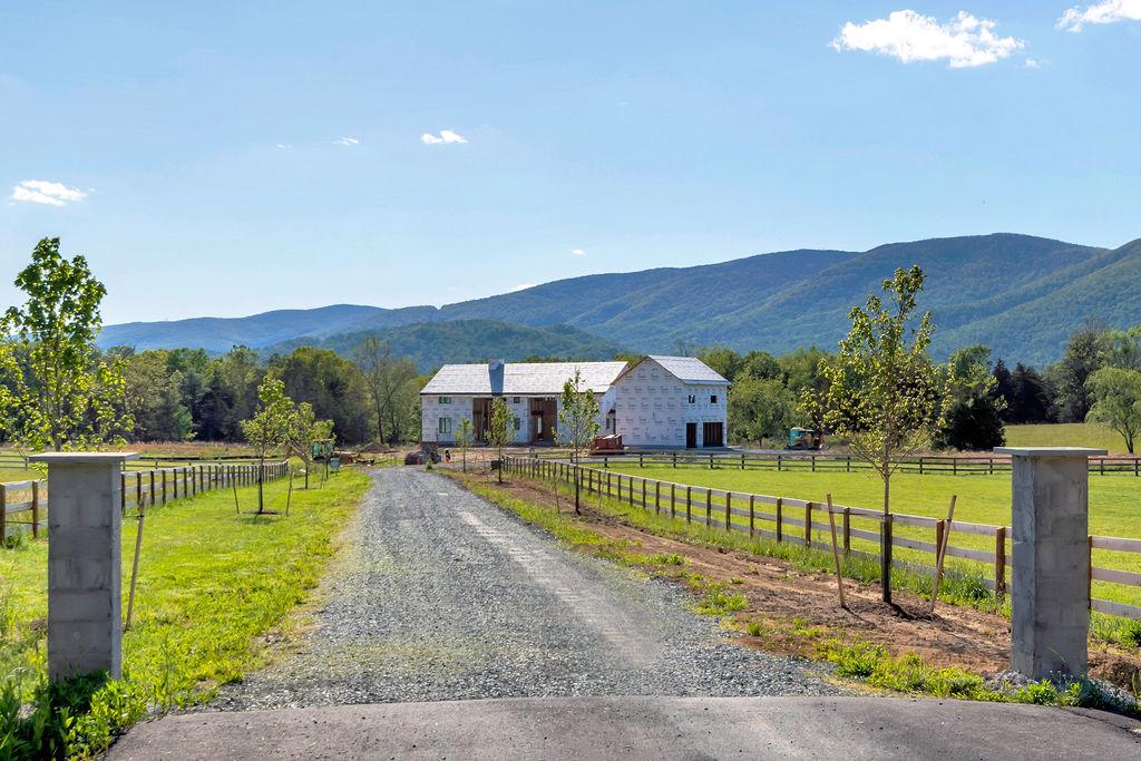A GORGEOUS SETTING NEAR THE BLUE RIDGE