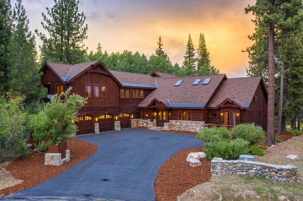 STUNNING MOUNTAIN MASTERPIECE