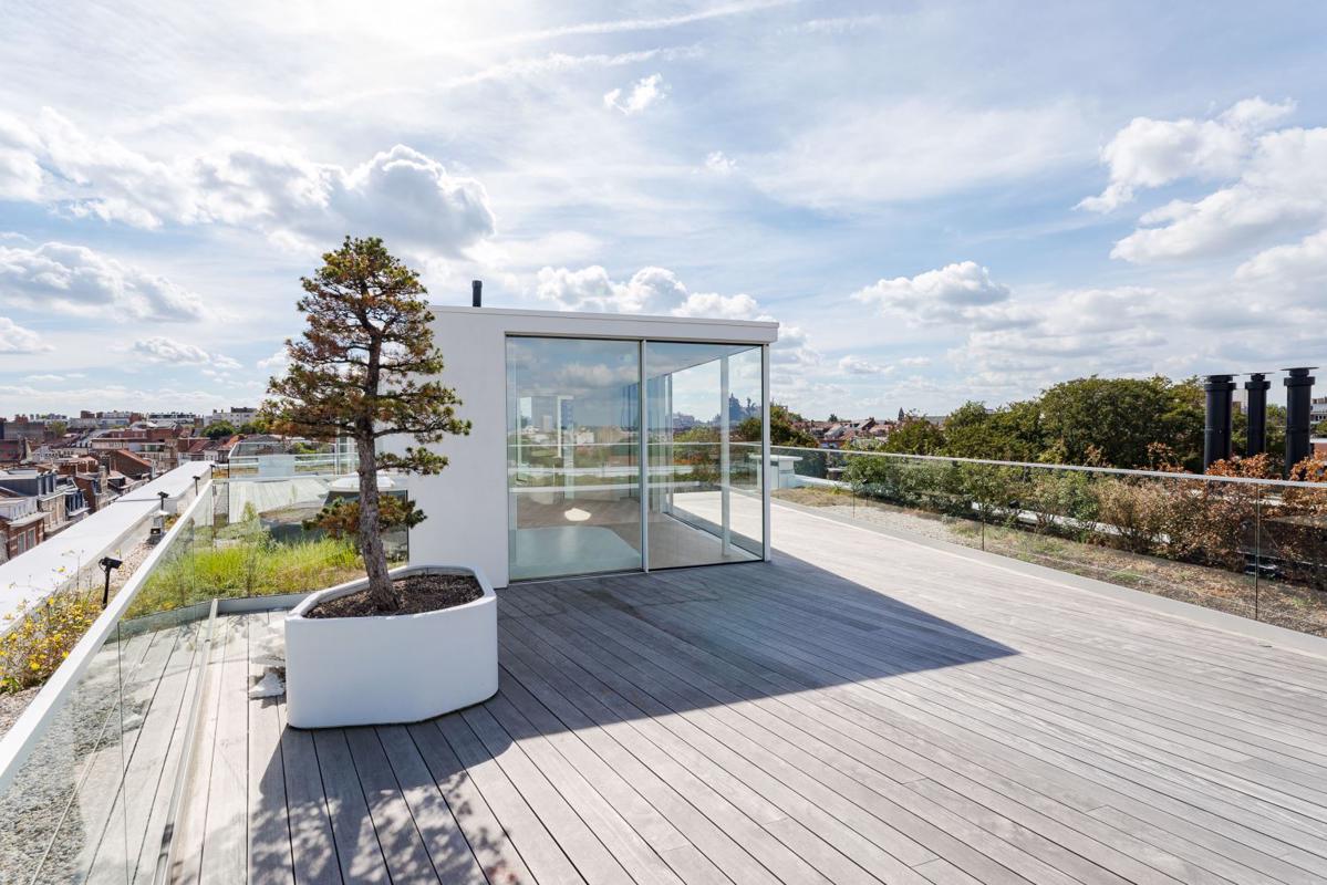 STUNNING PENTHOUSE IN EXCLUSIVE AREA
