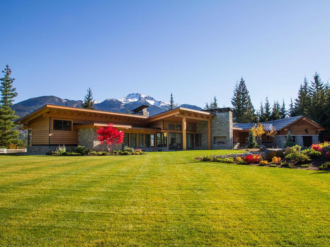 LUXURIOUS MOUNTAIN ESTATE IN STONEBRIDGE British Columbia Luxury