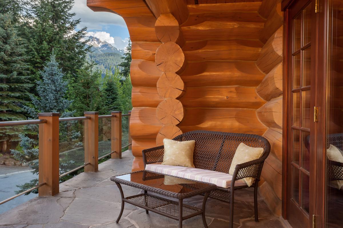 COZY WHISTLER LOG CABIN British Columbia Luxury Homes Mansions For