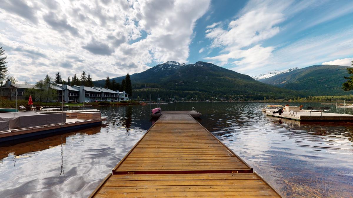 CHARMING LAKEFRONT HOME British Columbia Luxury Homes Mansions For Sale Luxury Portfolio