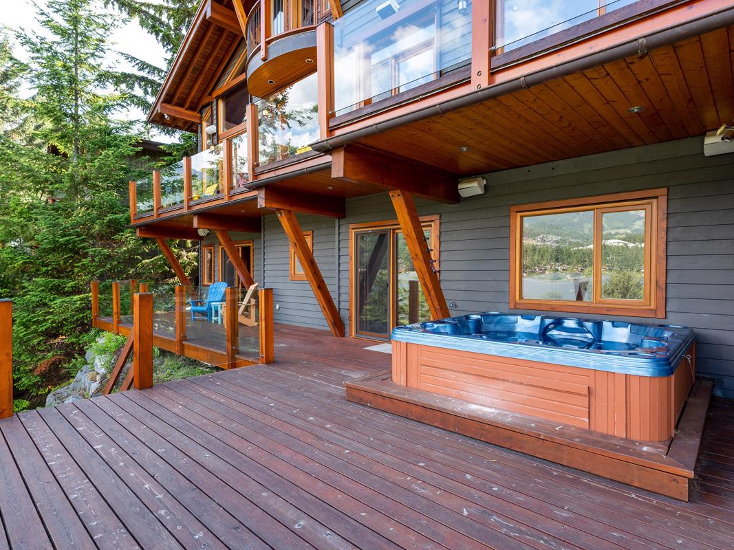 LAKEFRONT AT ITS BEST British Columbia Luxury Homes Mansions For