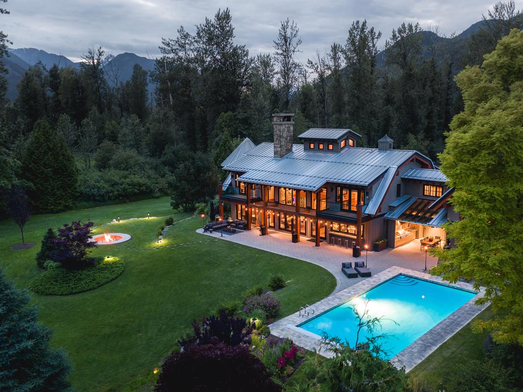 40 ACRES OF PRIVACY AND MAJESTIC VIEWS British Columbia Luxury Homes