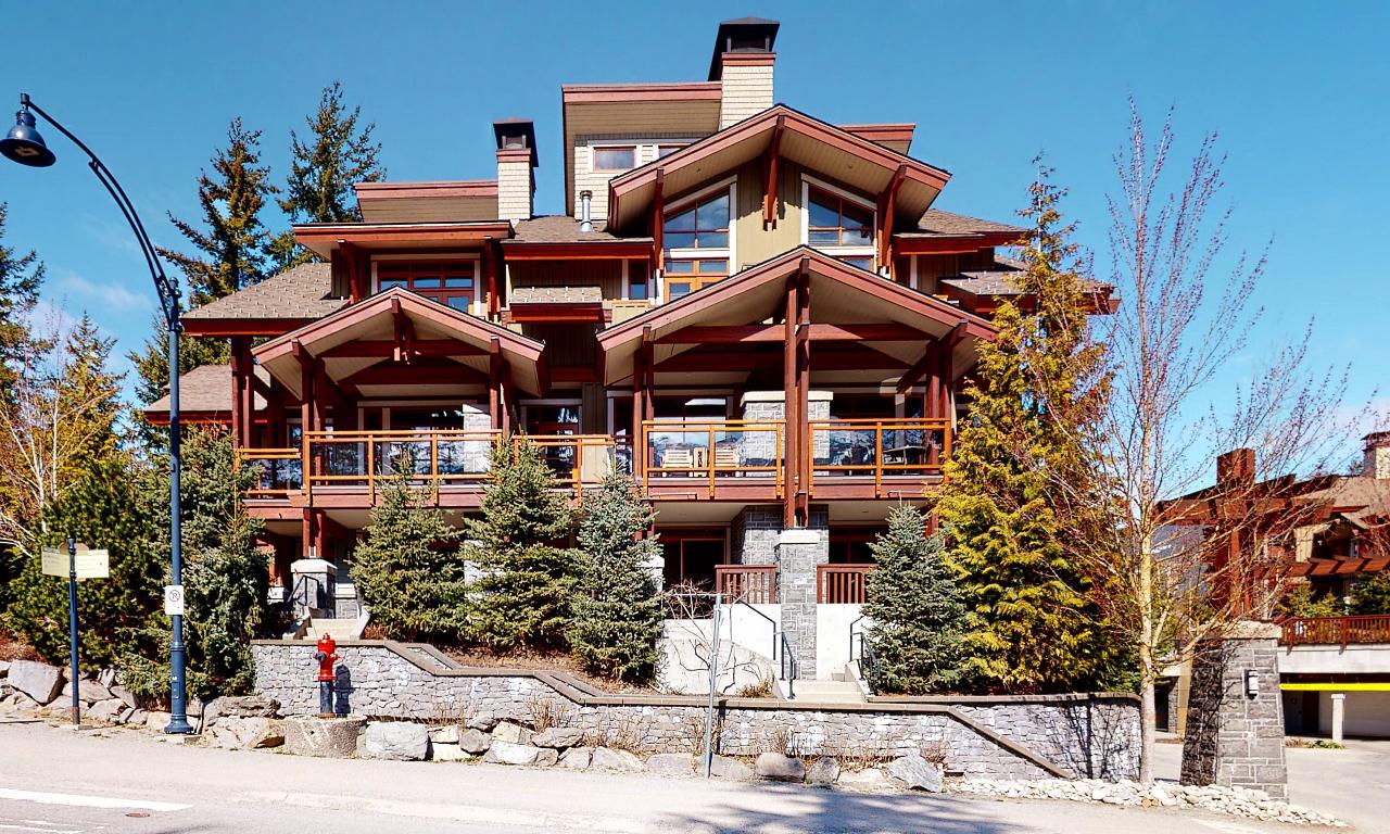 LUXURIOUS WHISTLER TOWNHOME British Columbia Luxury Homes Mansions