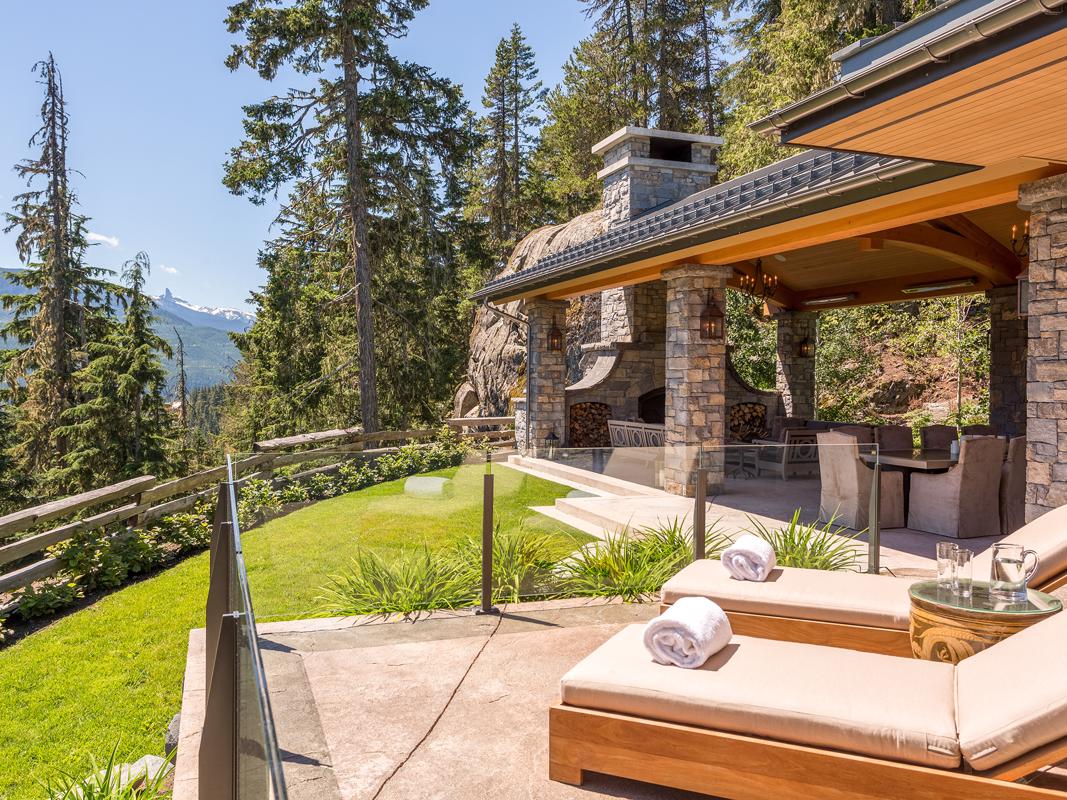MOUNTAIN OASIS IN WHISTLER British Columbia Luxury Homes Mansions