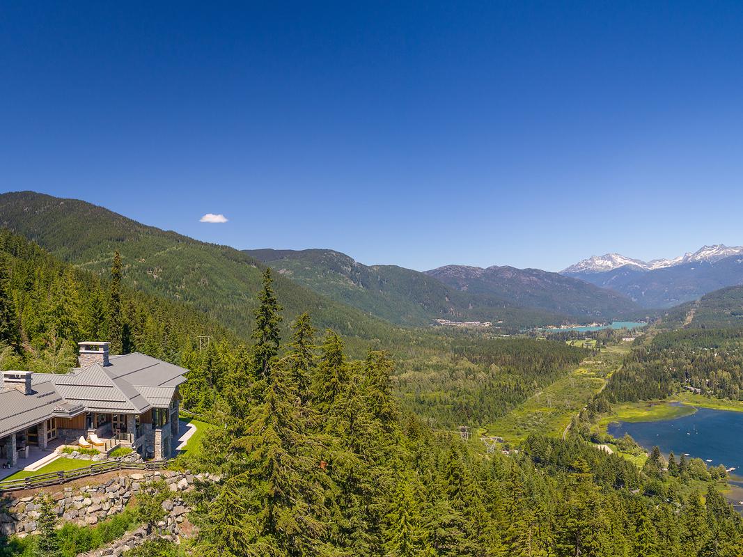 MOUNTAIN OASIS IN WHISTLER British Columbia Luxury Homes Mansions