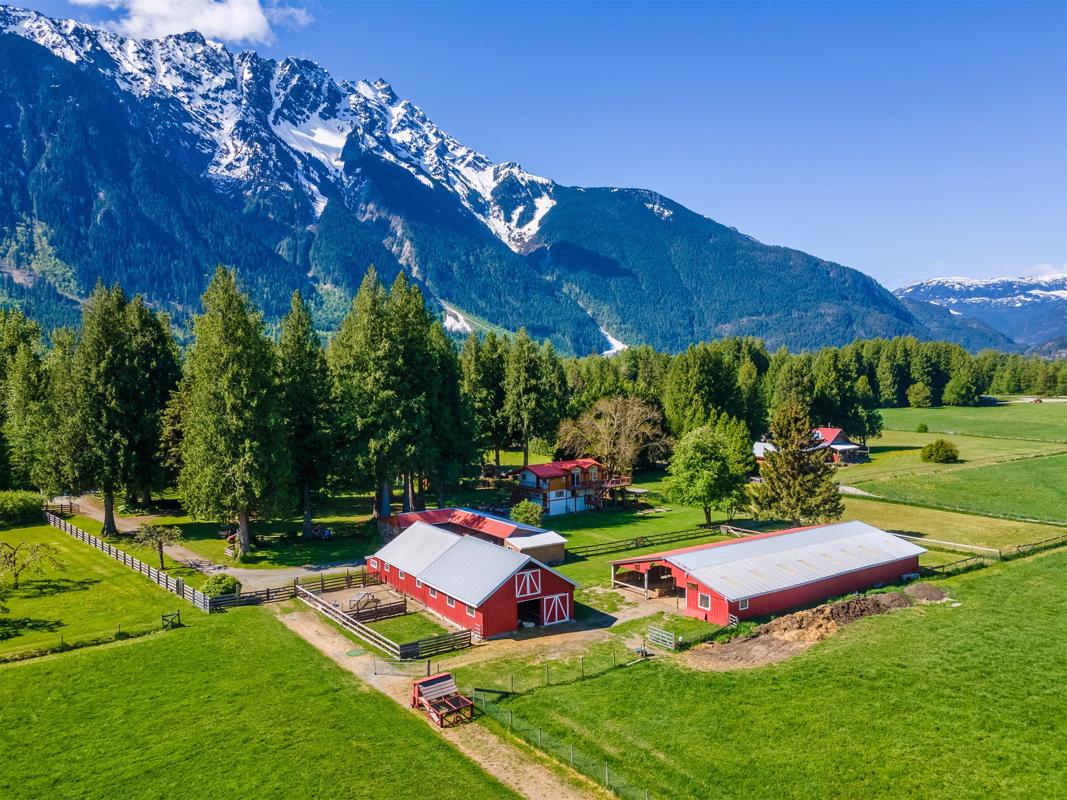 22 ACRES WITH MOUNTAIN VIEWS IN PEMBERTON