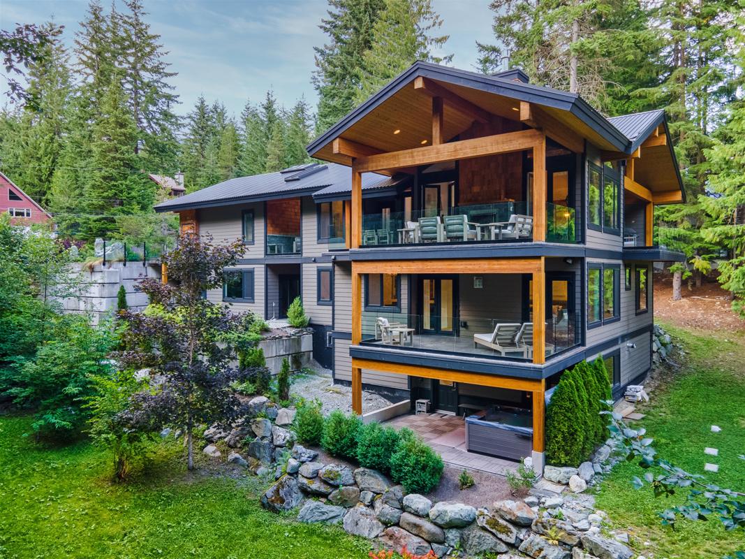 PRIVATE WHISTLER CHALET British Columbia Luxury Homes Mansions For