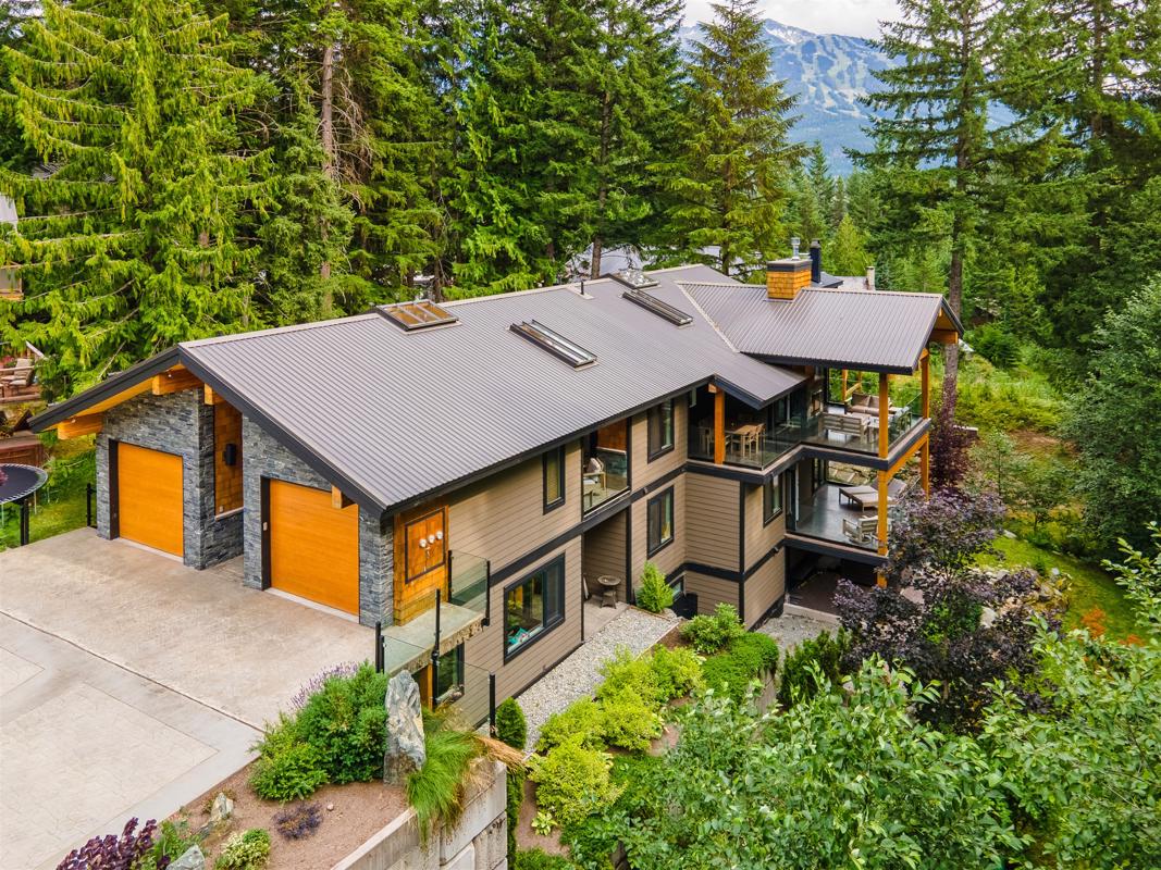 PRIVATE WHISTLER CHALET British Columbia Luxury Homes Mansions For