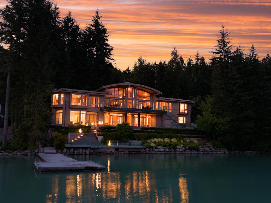 THE ULTIMATE LAKESIDE RESIDENCE