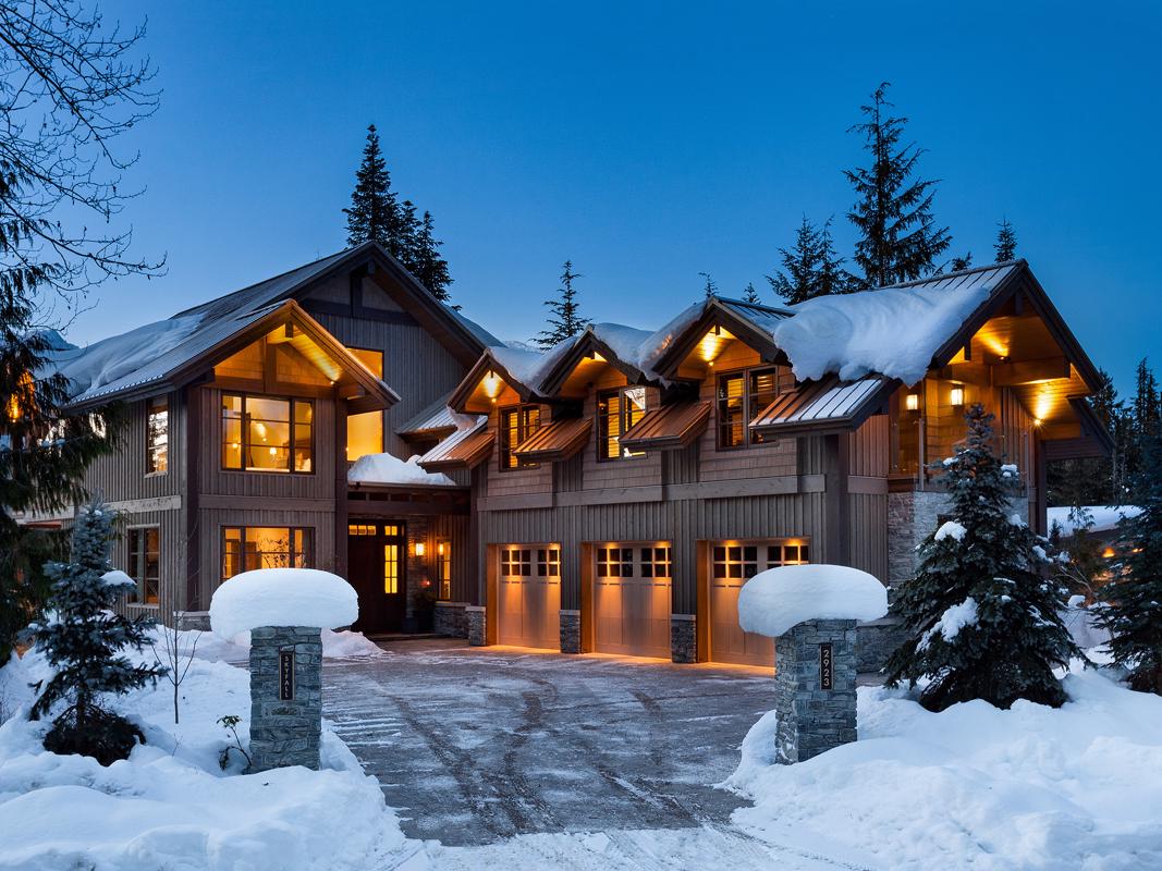 EXCLUSIVE MOUNTAIN HOME WITH PRIVATE GONDOLA