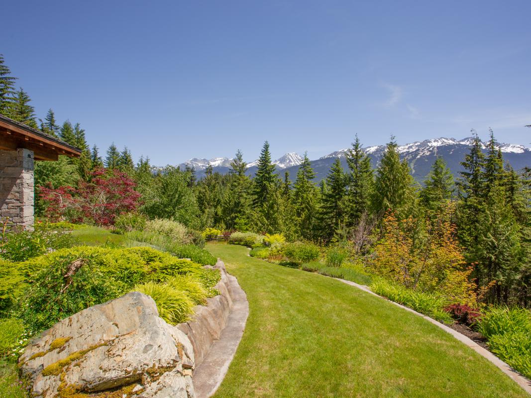 SECLUDED WEST COAST MOUNTAIN ESTATE IN CANADA British Columbia Luxury