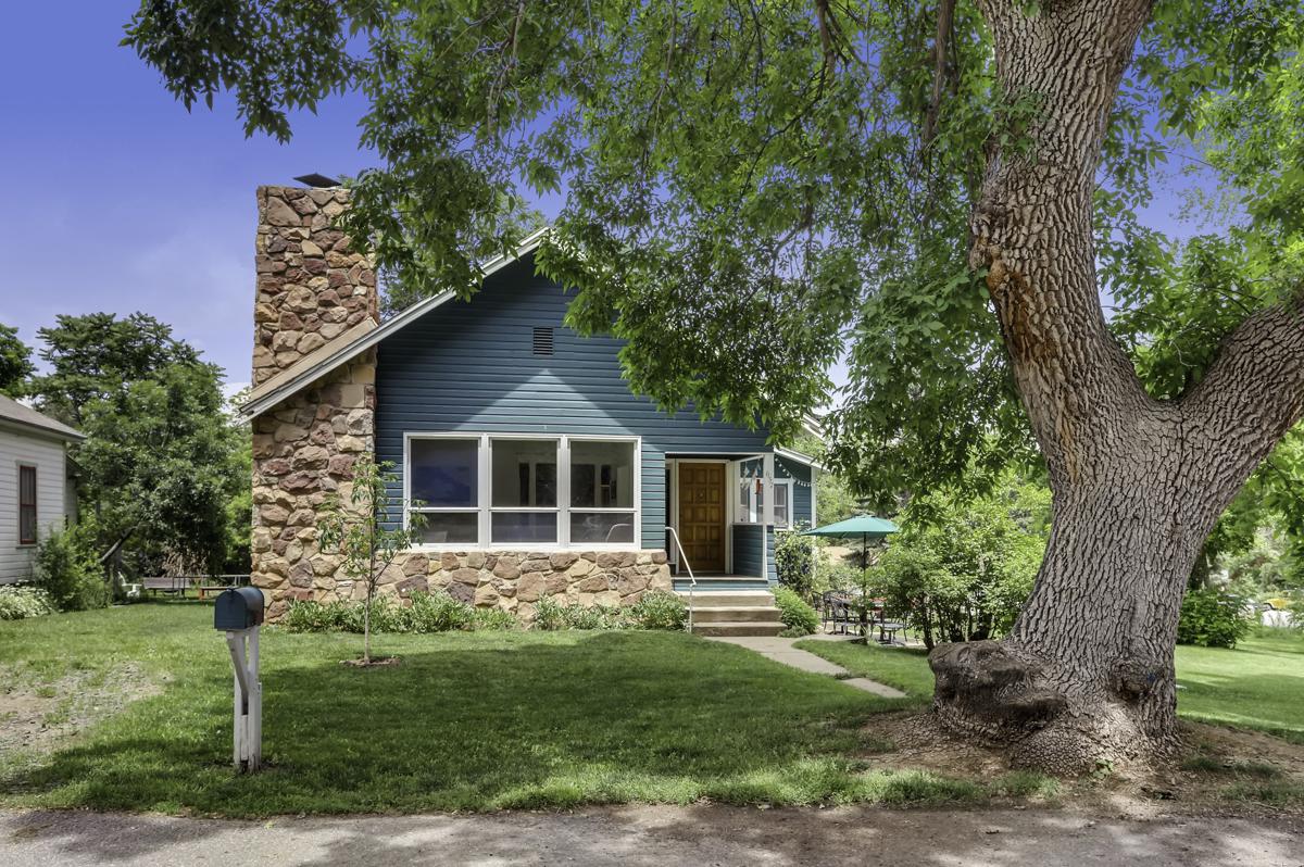 CHARMIND DOWNTOWN HOME ON 16,000 SQ. FT. LOT
