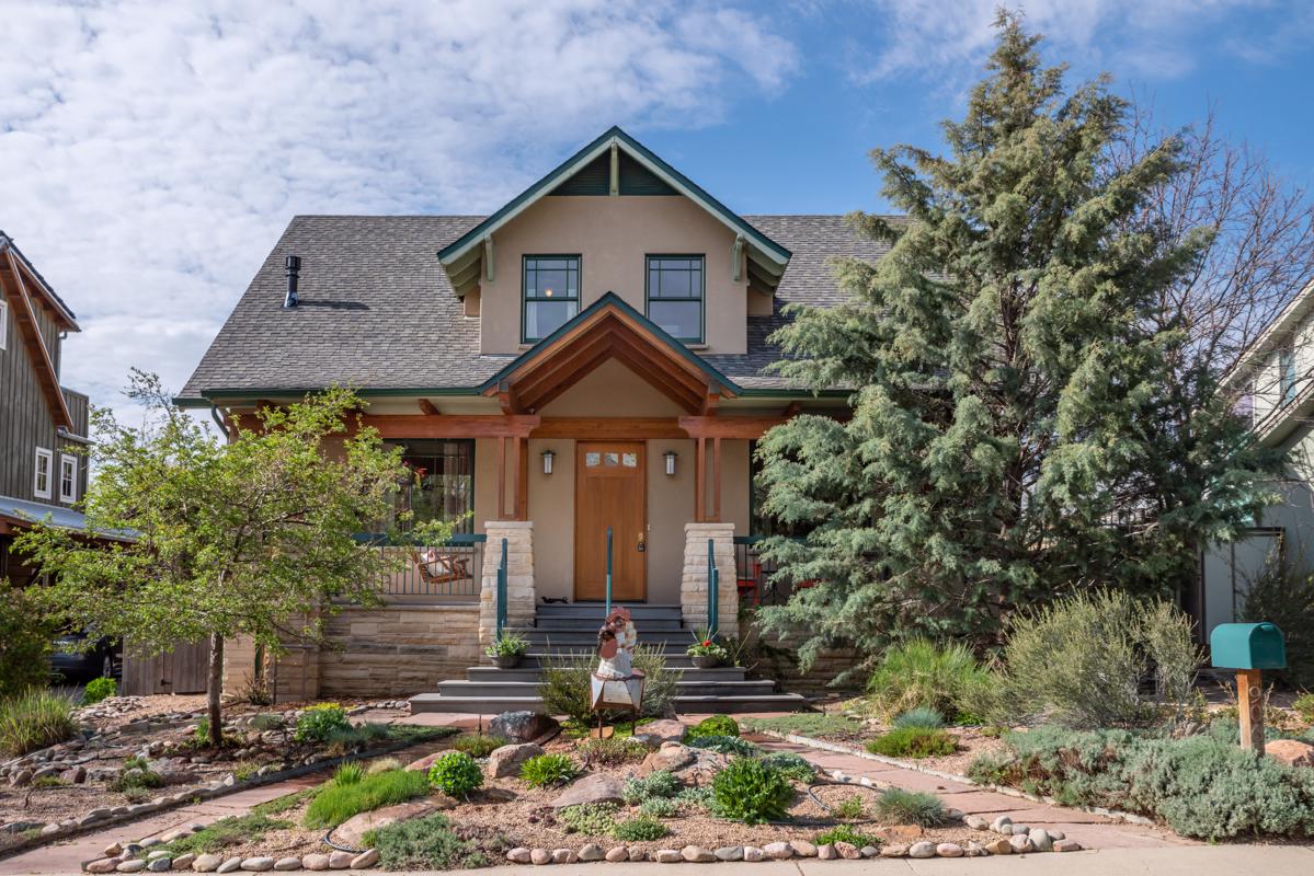 A SHINING EXAMPLE OF MODERN CRAFTSMAN ARCHITECTURE