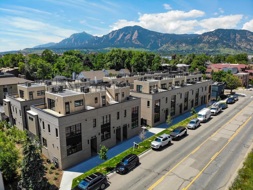 LUXURIOUS EAST PEARL LIVING