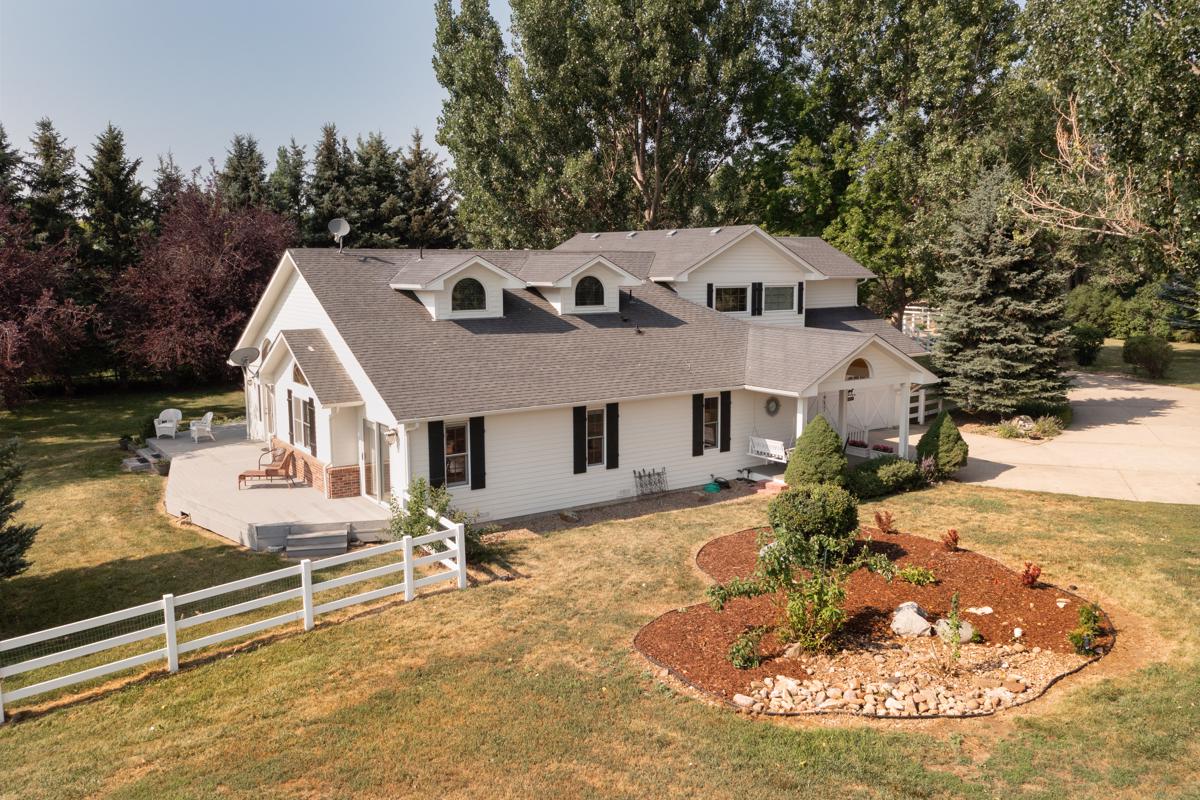 CHARMING COUNTRY ESTATE ON 4+ ACRES