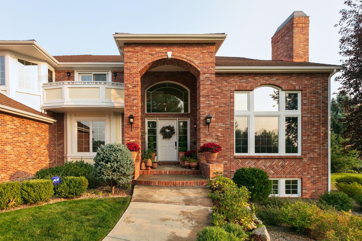 STUNNING SOMERSET CUSTOM HOME