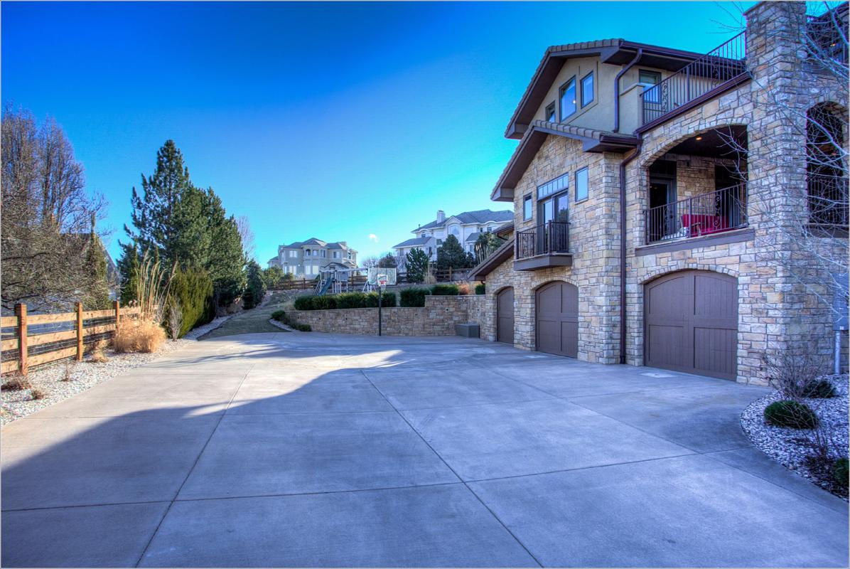 STUNNING COLORADO HOME WITH LUXURY FINISHES THROUGHOUT Colorado
