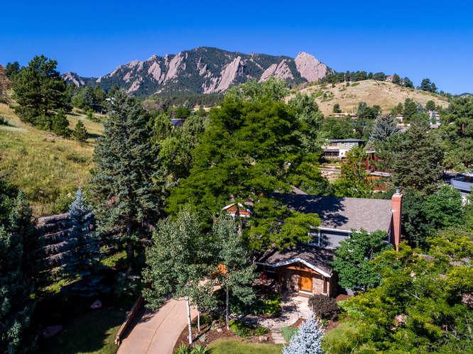 CHARMING CHAUTAUQUA HOME