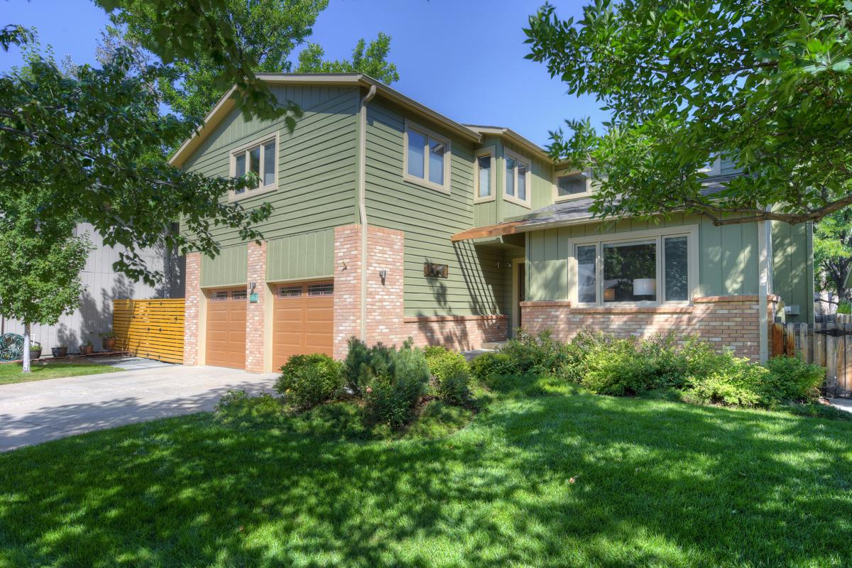 CONTEMPORARY HOME WITH GREAT LAYOUT FOR WORK, SCHOOL AND PLAY