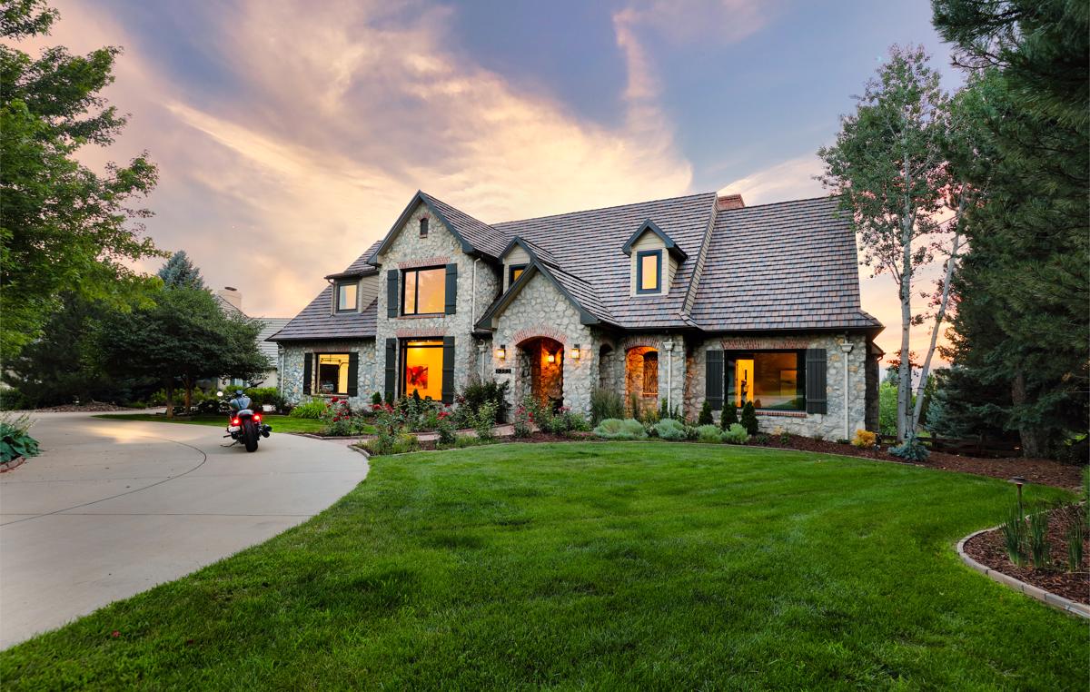 MODERN ELEGANCE WITH MAGNIFICENT VIEWS OF THE COLORADO FRONT RANGE