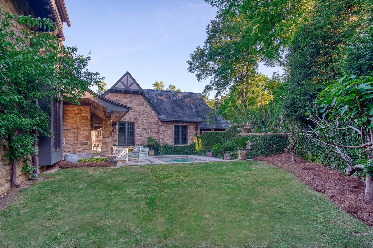 SPECTACULAR PRIVATE MOUNTAIN BROOK ESTATE Alabama Luxury Homes