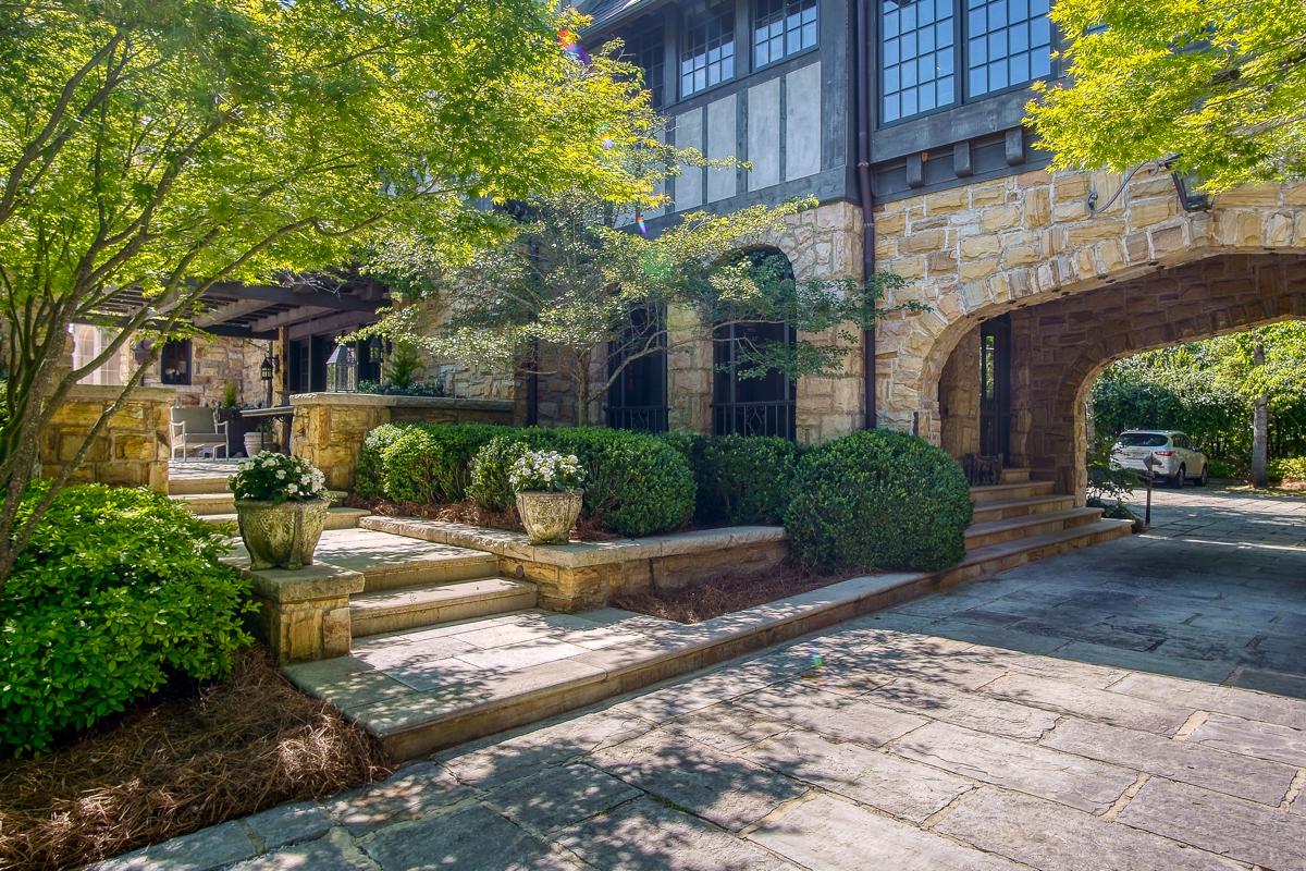 SPECTACULAR PRIVATE MOUNTAIN BROOK ESTATE Alabama Luxury Homes