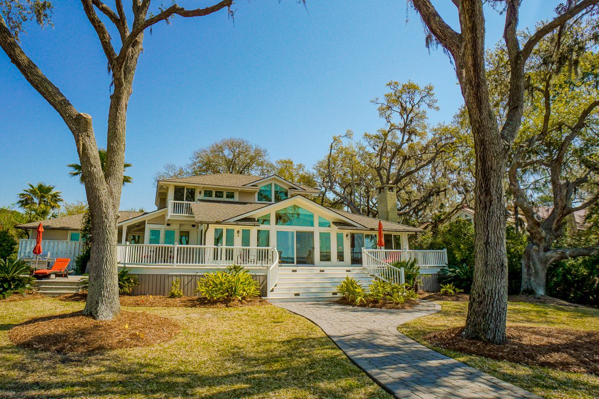 STYLISH WATERFRONT HOME WITH CAPTIVATING VIEWS South Carolina Luxury