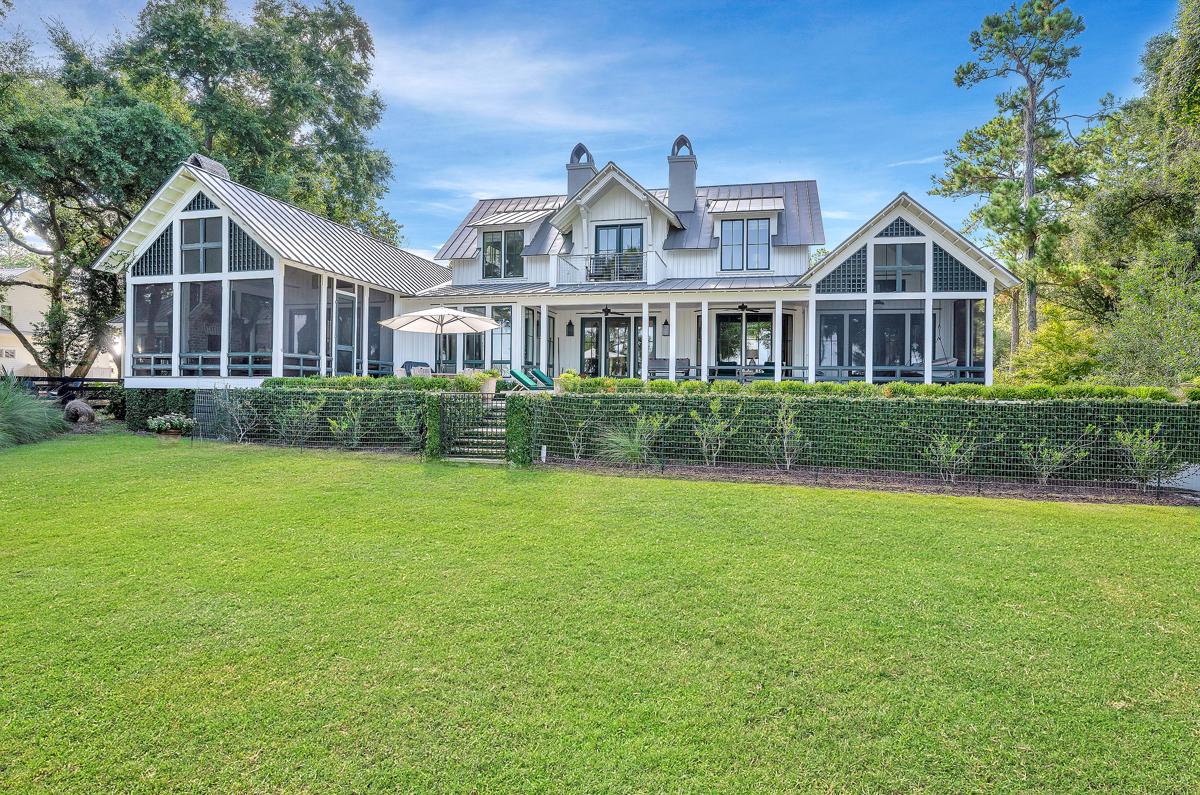 STUNNING DEEPWATER AND HIGHLY CUSTOM HOME ON DISTANT ISLAND