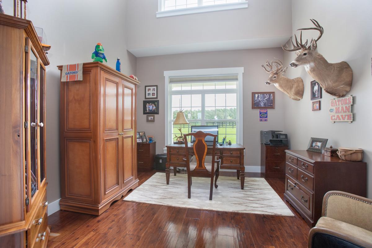 Mansions 10英亩牧场上的定制农舍