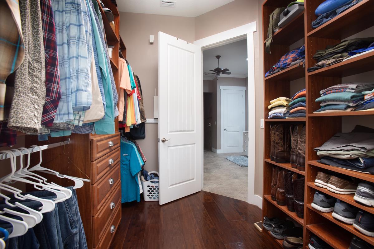 10英亩牧场上的定制农舍 luxury homes