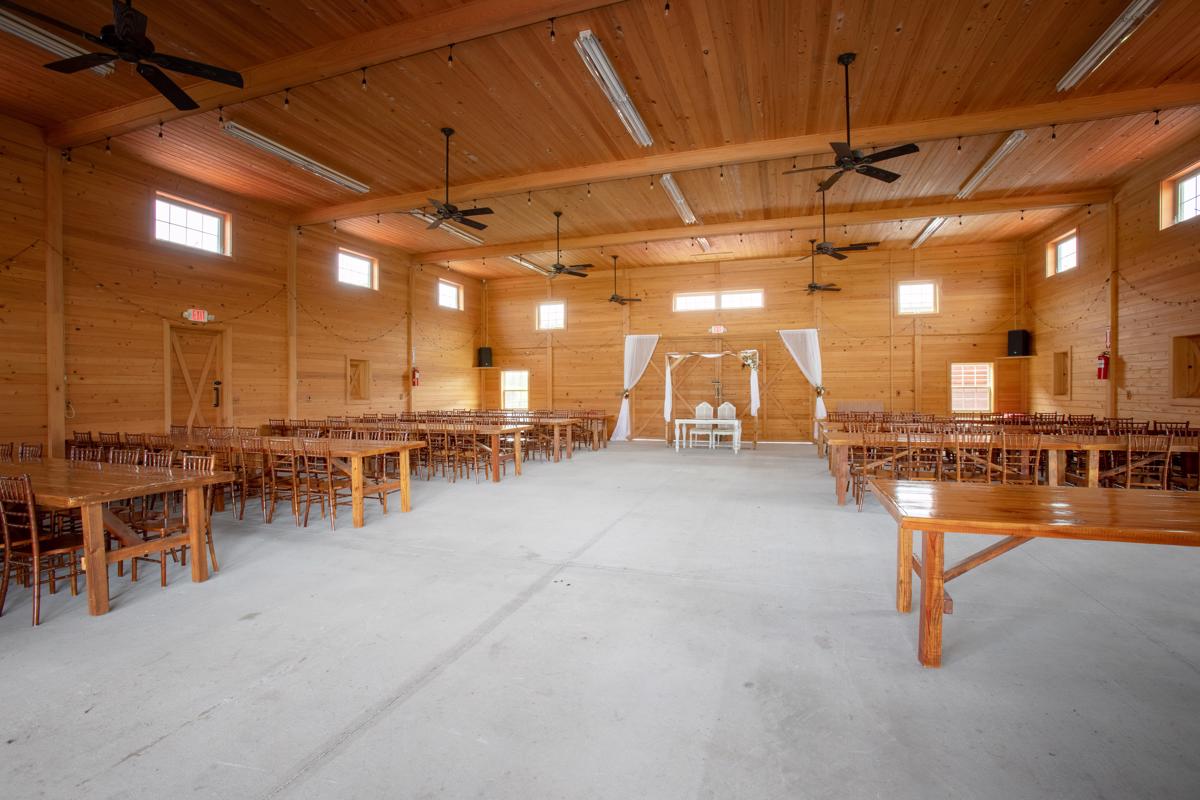 Luxury homes 10英亩牧场上的定制农舍