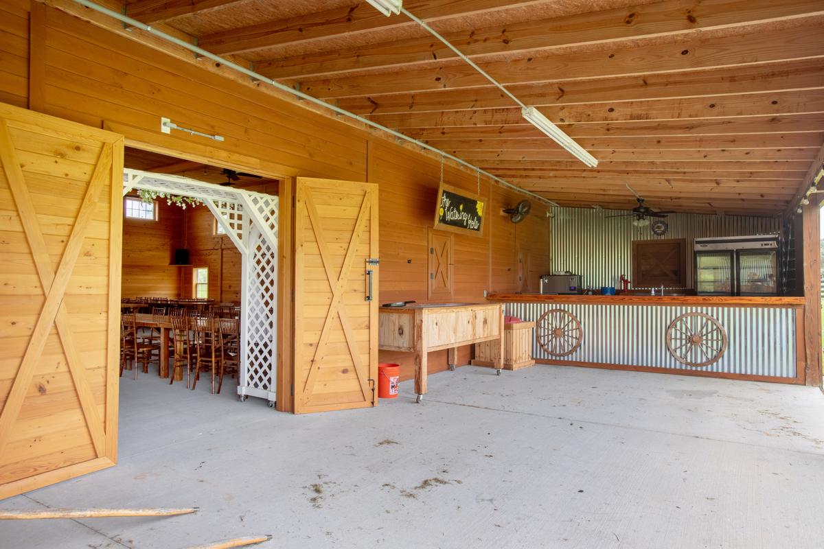 10英亩牧场上的定制农舍 luxury homes