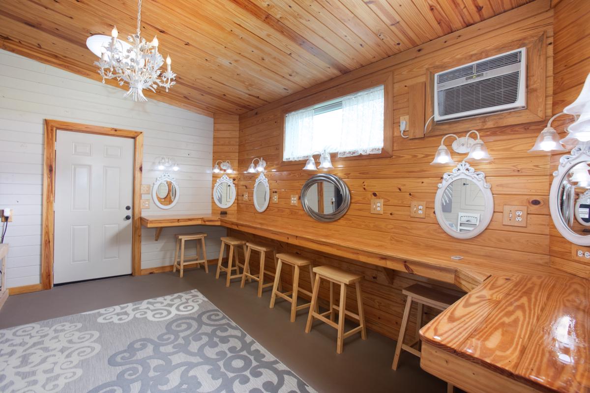 10英亩牧场上的定制农舍 luxury real estate