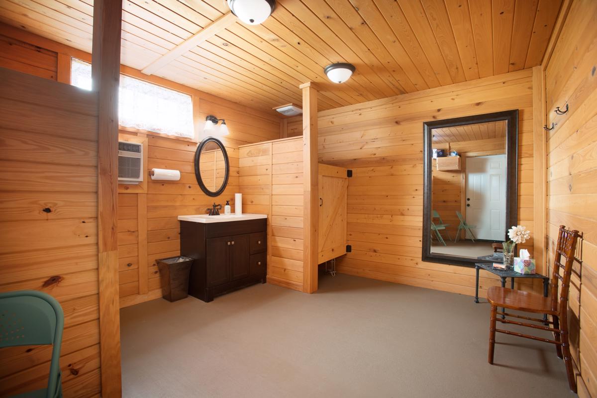 Luxury properties 10英亩牧场上的定制农舍