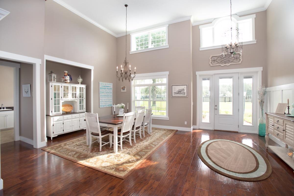 Luxury homes 10英亩牧场上的定制农舍