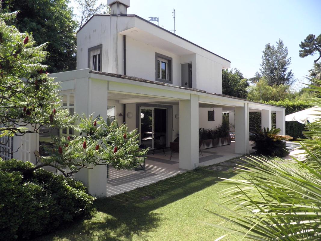 HISTORICAL VILLA WITH POOL IN FORTE DEI MARMI Italy Luxury Homes