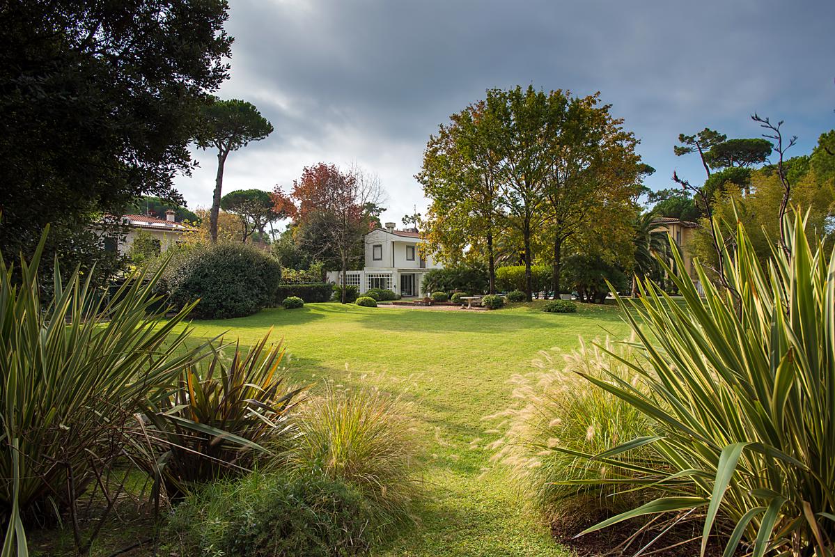 HISTORICAL VILLA WITH POOL IN FORTE DEI MARMI Italy Luxury Homes