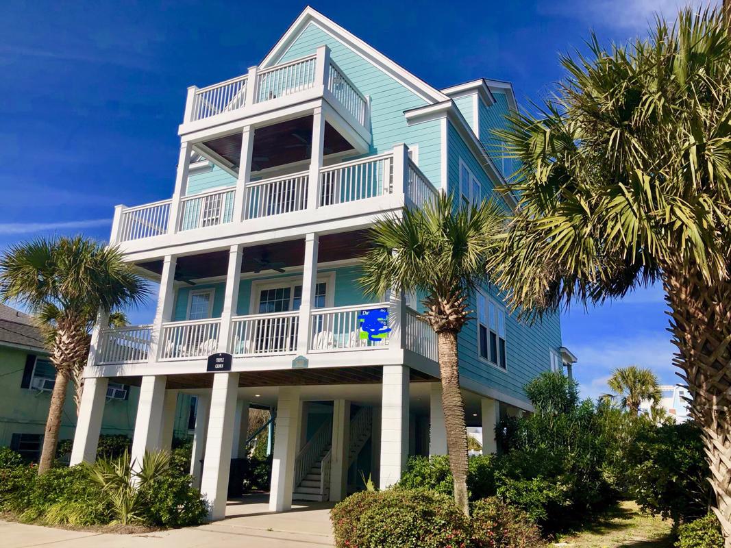 IMMACULATE SECOND-ROW BEAUTY, MOVE-IN READY, AND WONDERFUL OCEAN VIEWS