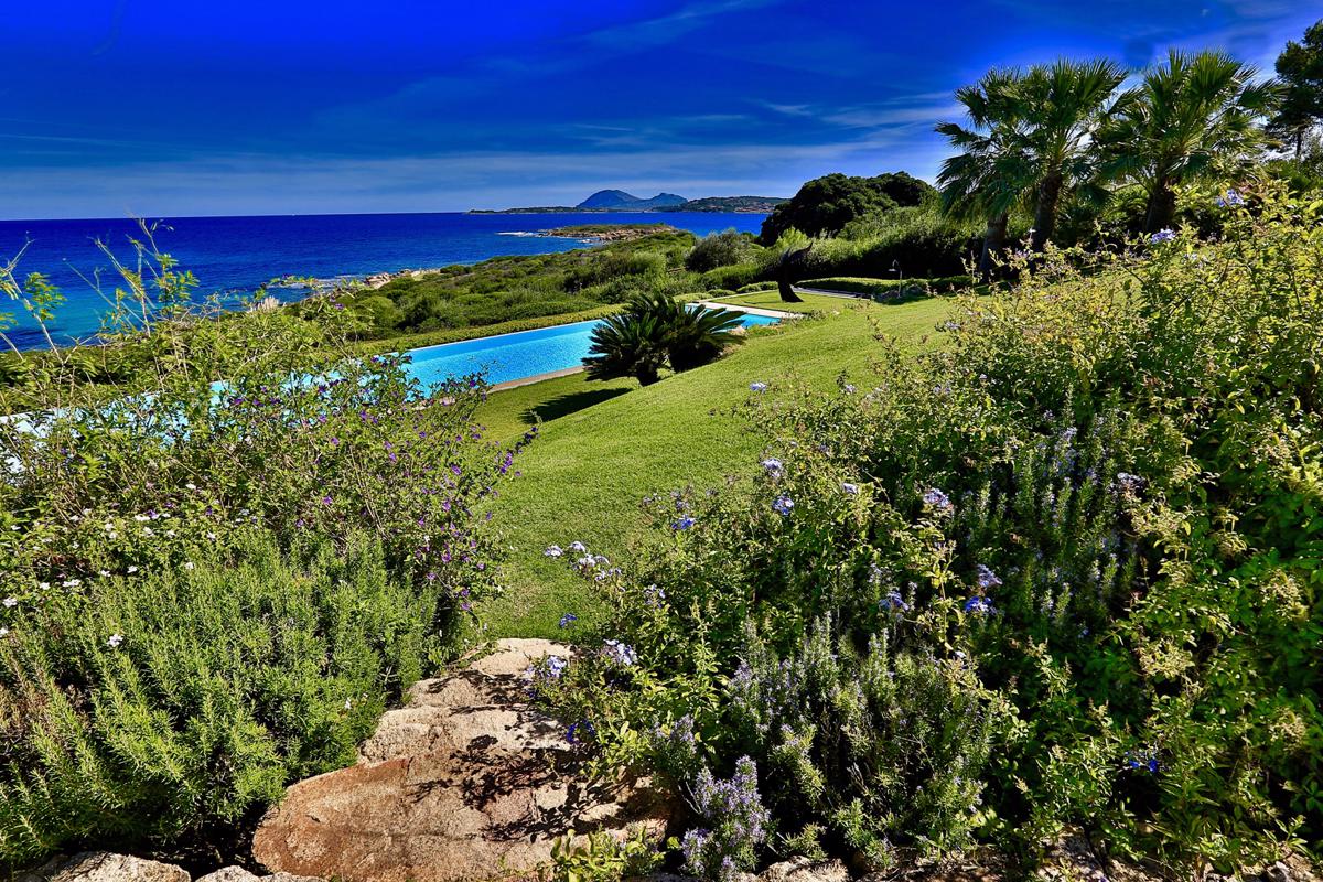 Luxury homes in ビーチフロントヴィラA