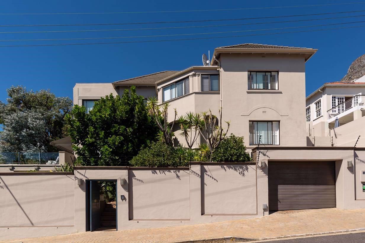 SUPER FAMILY LIVING WITH SEA VIEWS