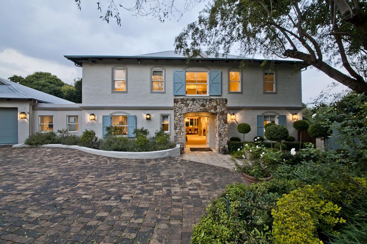 GRACEFUL HOME IN THE PREFERRED GATED AVENUES OF INANDA South Africa