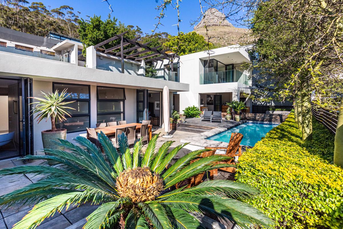STUNNING SINGLE LEVEL GREG WRIGHT HOME