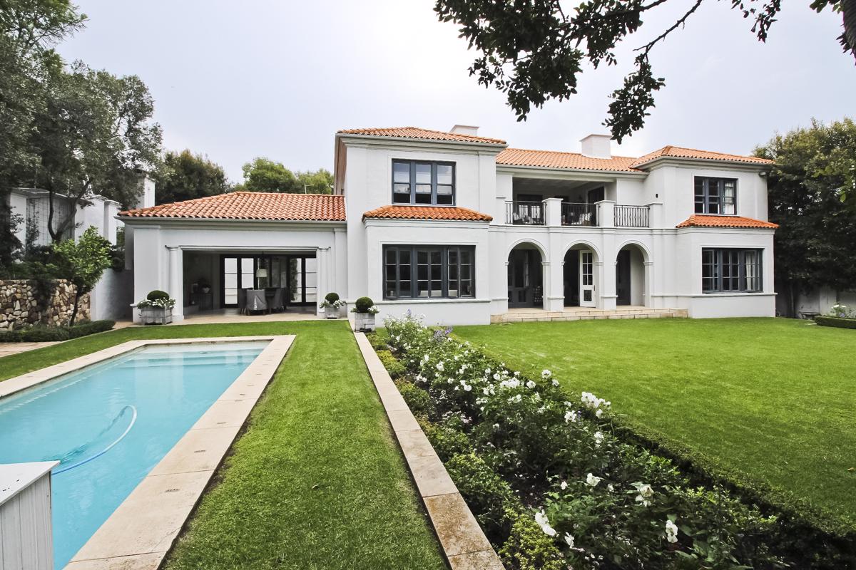 CONTEMPORARY SOPHISTICATION