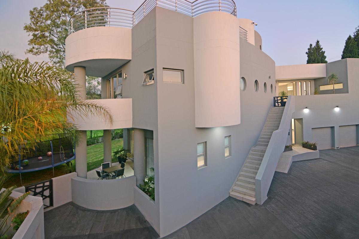 SPECIAL HOME IN SANDTON COUNTRY CLUB ESTATE South Africa Luxury Homes