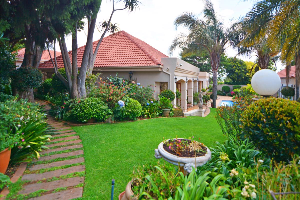 SIX BEDROOM HOUSE FOR SALE IN BEDFORDVIEW
