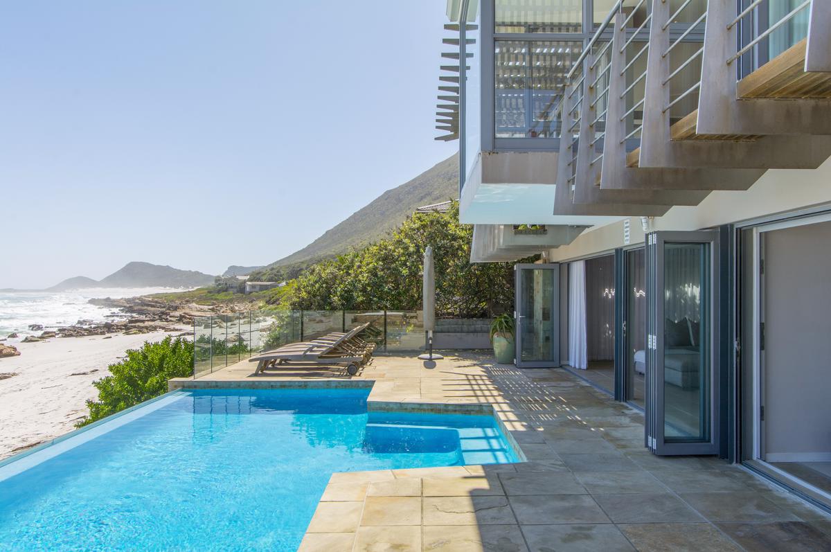 MISTY CLIFFS VILLA RIGHT ON THE BEACH South Africa Luxury Homes